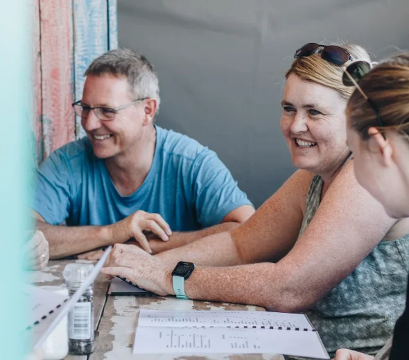 curso-de-ingles-para-adultos-dublin-aston-languages Adultos asistiendo a clases de inglés